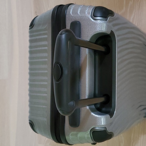 Tumi Latitude International Carry-On Spinner Luggage in Silver - Picture 4 of 11